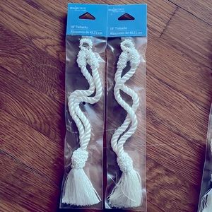 NWT Mainstays curtain drape tiebacks. 18”. Ivory. Lot Set of 2.